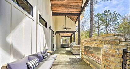 Private Hot Tub, Outdoor Fireplace: Broken Bow Gem