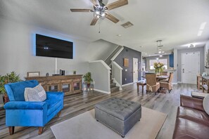 TV - Renovated Kissimmee Townhome: 5 Mi to Disney! (Kissimmee)