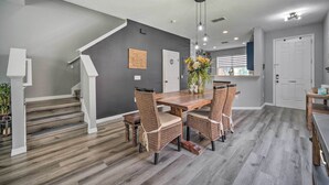 Căn hộ (3 Bedrooms) | Khu vực ăn uống tại phòng