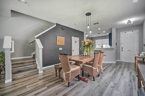 In-room dining - Renovated Kissimmee Townhome: 5 Mi to Disney! (Kissimmee)