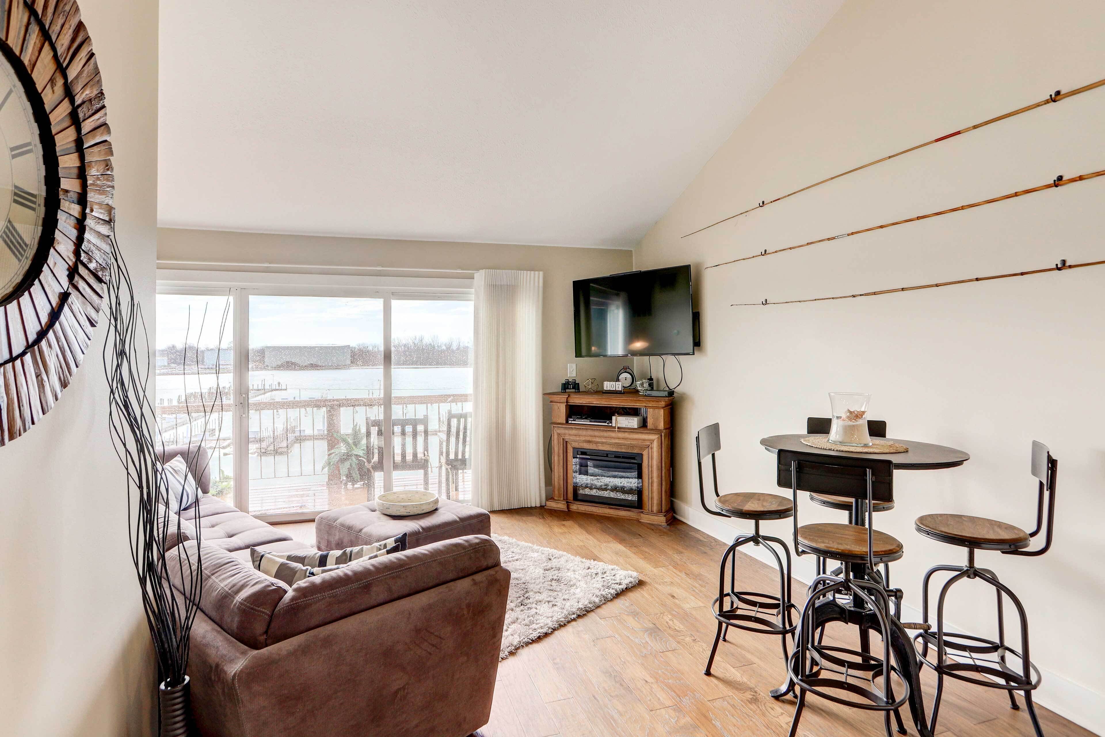 Port Clinton Condo w/ Balcony + Water Views!