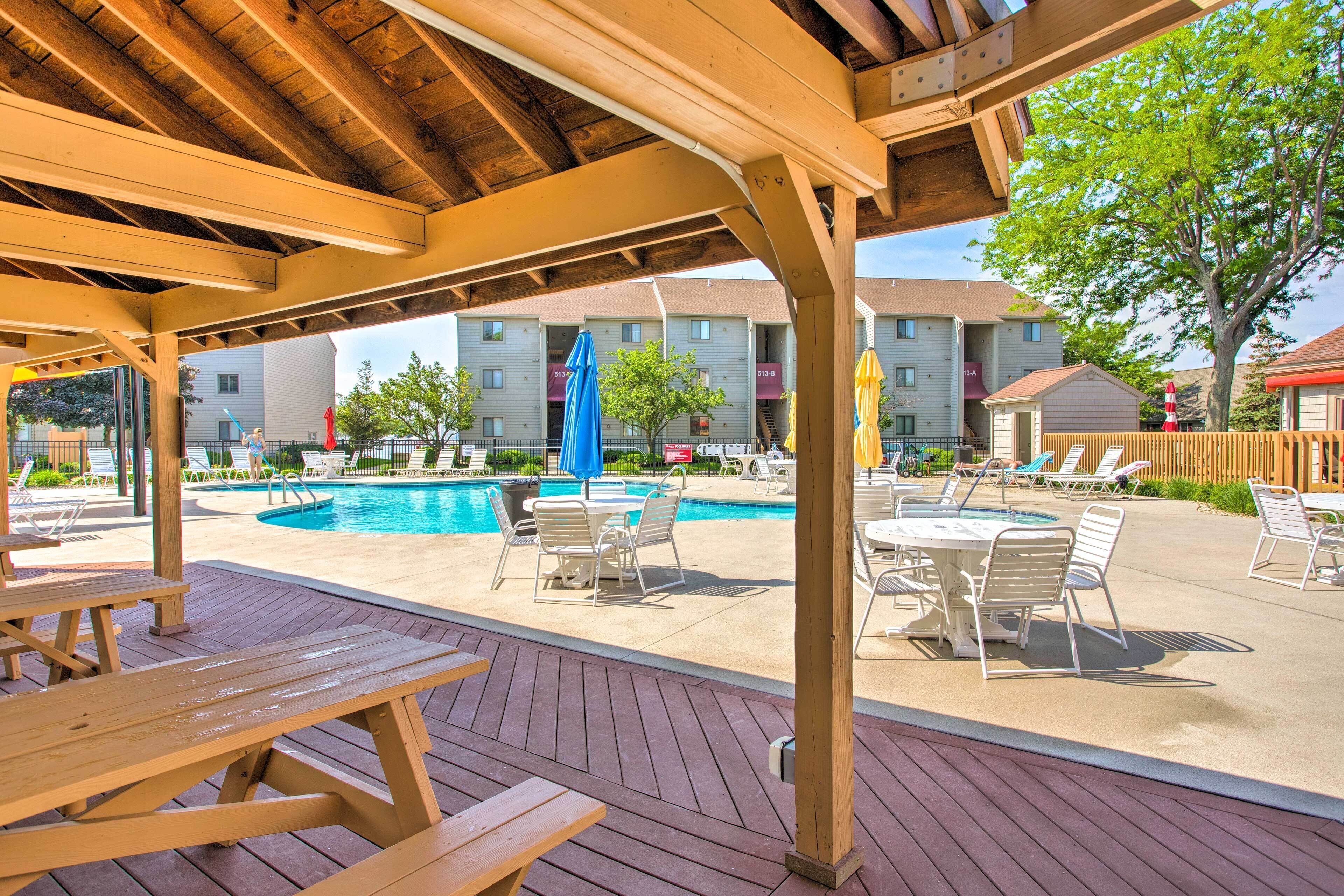 Port Clinton Condo w/ Balcony + Water Views!