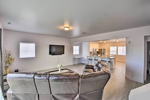 TV - South Salt Lake Townhome - Family Friendly! (Salt Lake City)