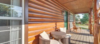 Incredible Log Home: 1 Mile From Lake Tenkiller