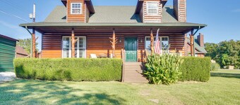 Incredible Log Home: 1 Mile From Lake Tenkiller