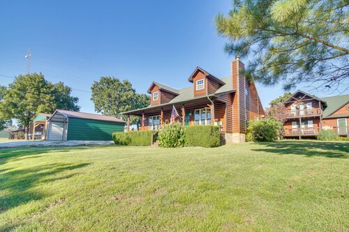 Incredible Log Home: 1 Mile From Lake Tenkiller