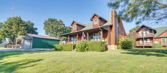 Incredible Log Home: 1 Mile From Lake Tenkiller
