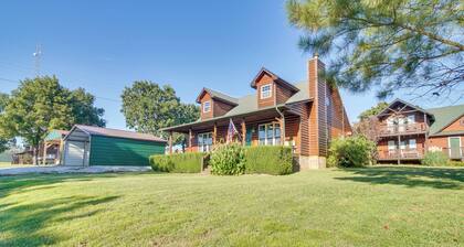 Incredible Log Home: 1 Mile From Lake Tenkiller