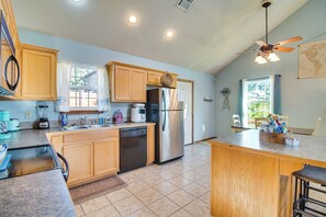 House (2 Bedrooms) | Interior