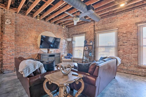 Upscale Loft in the Heart of Dtwn Springfield