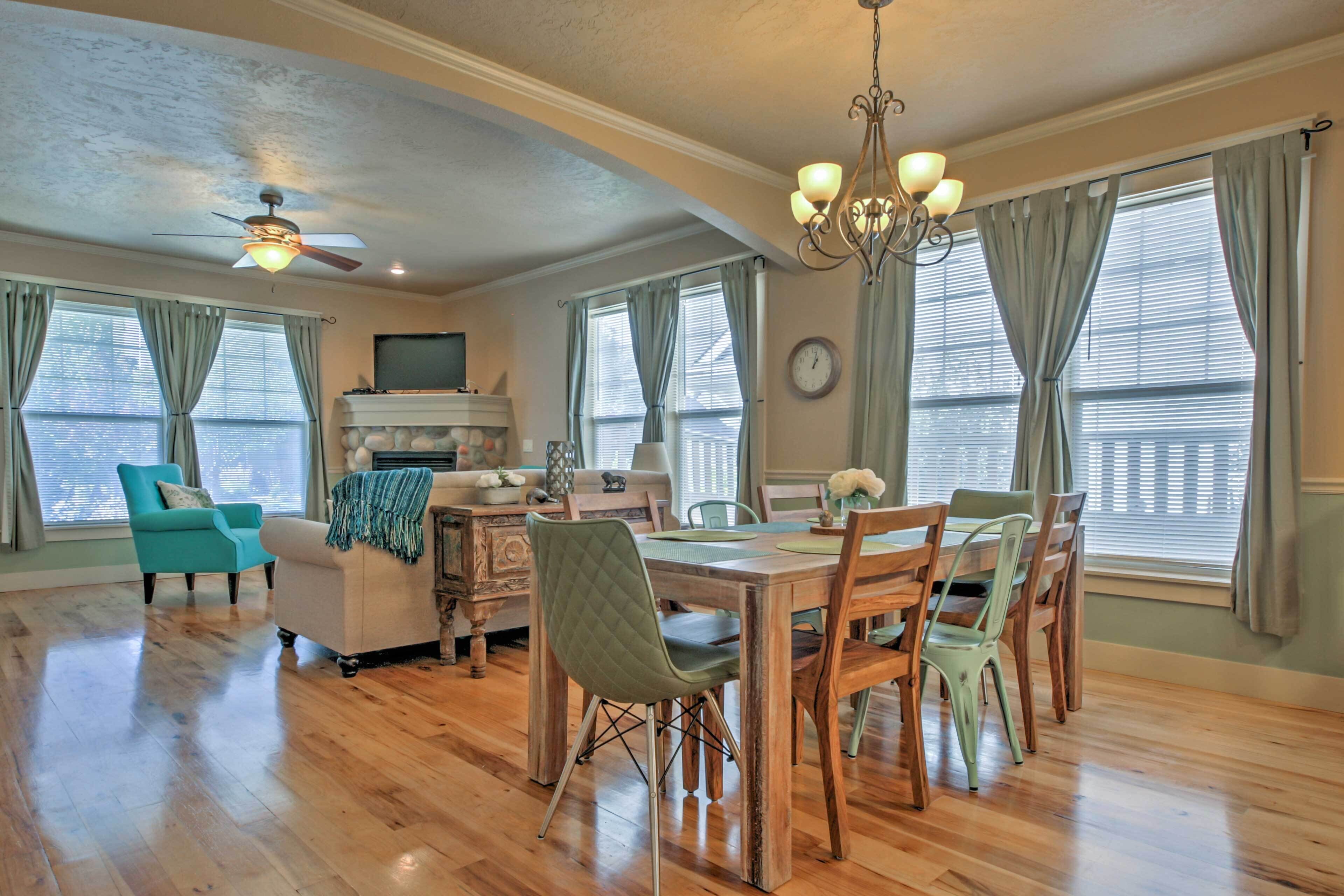 Luxe Home w/ Pool Access: 9 Mi to Downtown Boise!