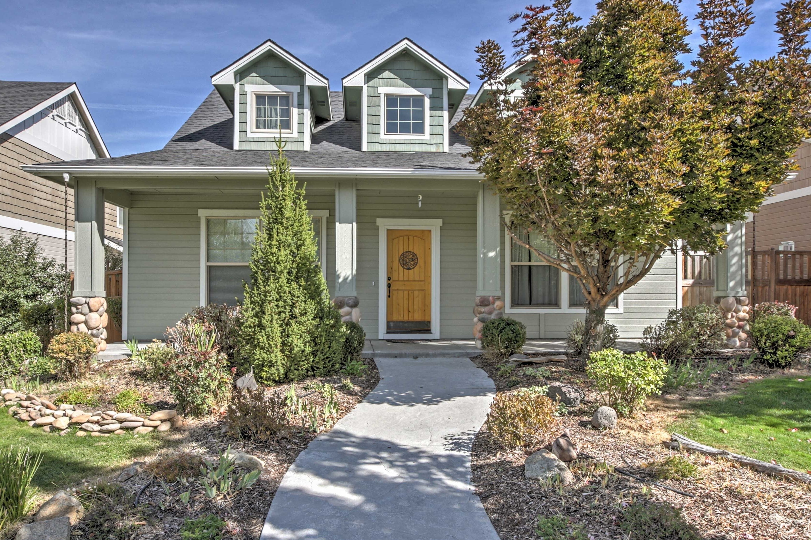 Luxe Home w/ Pool Access: 9 Mi to Downtown Boise!