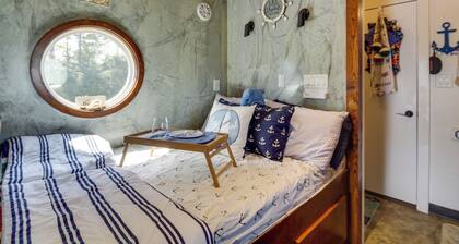 Bay St Louis Houseboat 6 Mi to Old Town & Beach!