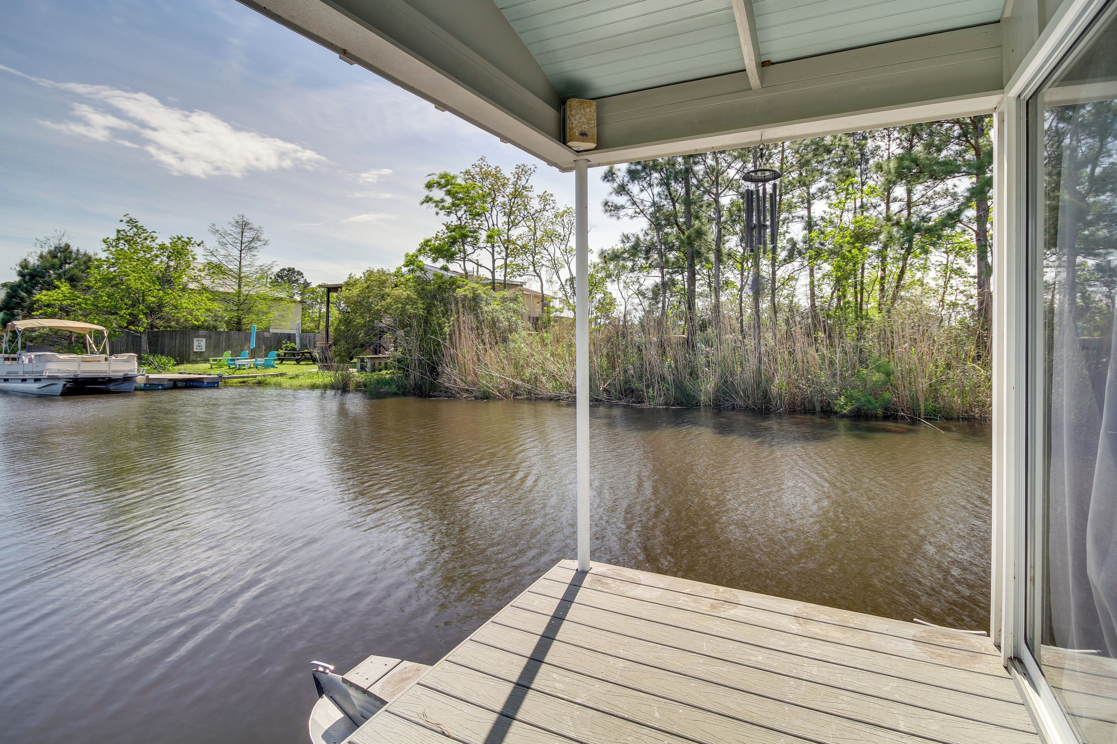 Bay St Louis Houseboat 6 Mi to Old Town & Beach!