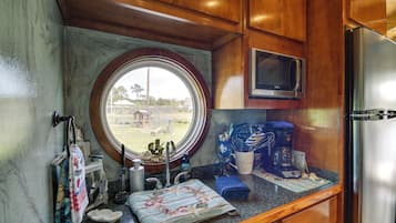 Apartment (0 Bedroom) | Interior