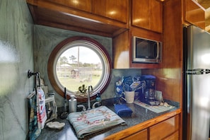 Apartment (0 Bedroom) | Interior