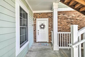 Apartment (3 Bedrooms) | Interior - Screened Porch + Golf On-site: Myrtle Beach Condo (Myrtle Beach)