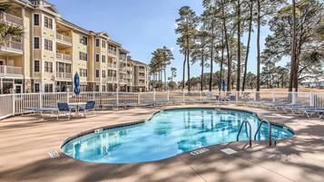 Apartment (3 Bedrooms) | Pool | Outdoor pool