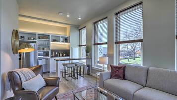 Apartment (2 Bedrooms) | Front of property