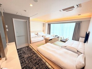 A hotel room with two beds, a desk, a chair, a small table, and a window with curtains. - Tosei Hotel COCONE Tsukiji Ginza Premier (Tokyo)