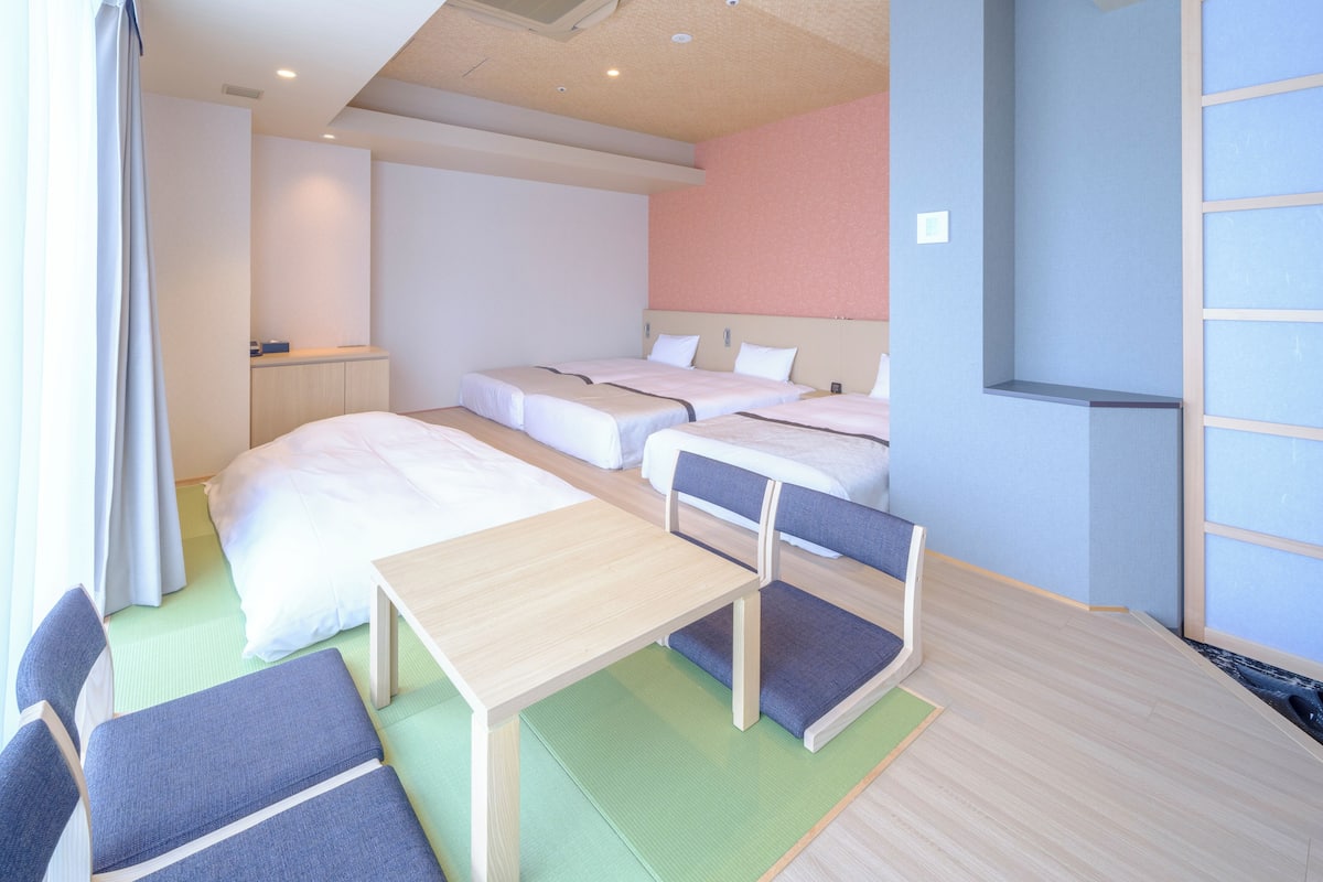 Lyxigt trippelrum - icke-rökare (w/ Japanese-style Futon) | 1 sovrum, mörkläggningsgardiner, gratis wi-fi och sängkläder