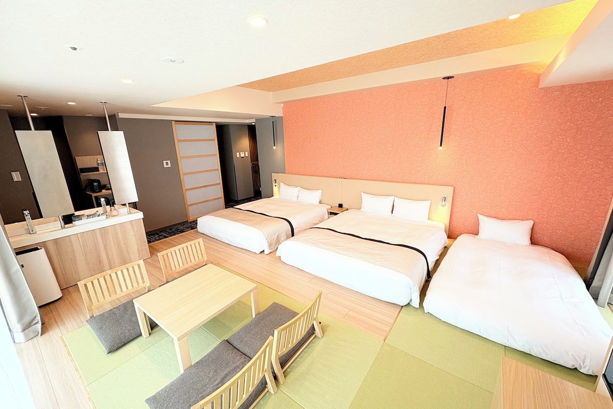 Premium Deluxe Twin with Japanese-style Futon