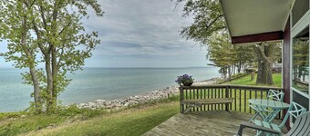 Lakefront Cottage Near Wineries + State Parks!