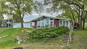 Unclassified image, 5 of 18, button - Lakefront Cottage Near Wineries + State Parks! (Mears)