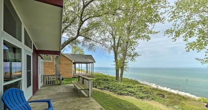 Lakefront Cottage Near Wineries + State Parks!