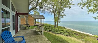 Lakefront Cottage Near Wineries + State Parks!