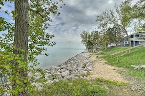 Cottage (3 Bedrooms) | Interior - Lakefront Cottage Near Wineries + State Parks! (Mears)