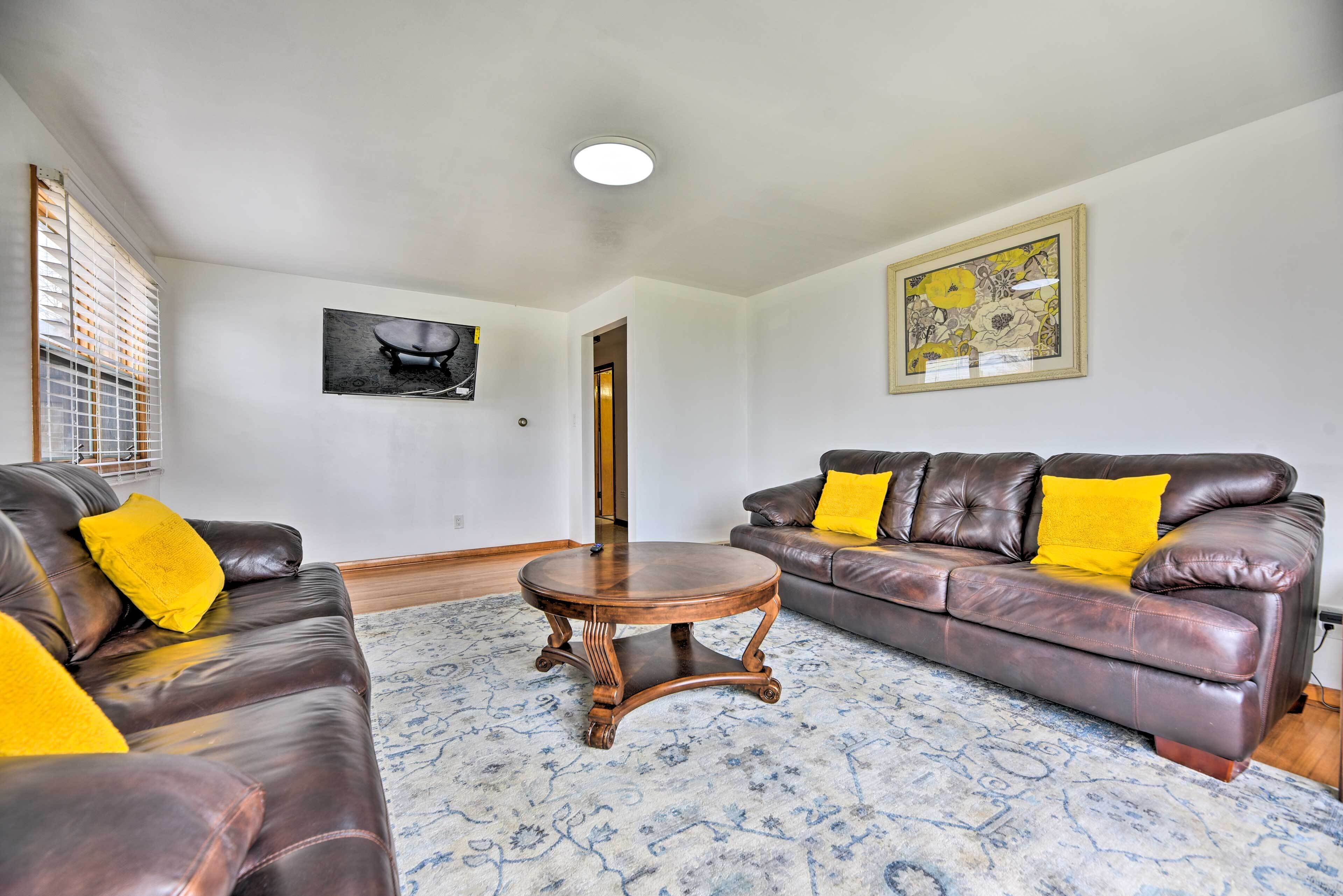 Vacation Rental ~ 8 Mi to Keybank Center!