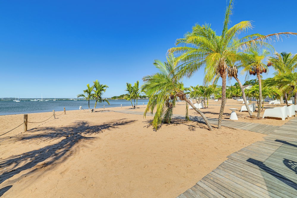 Near Yale & Lighthouse Point Beach: Home w/ Pool!