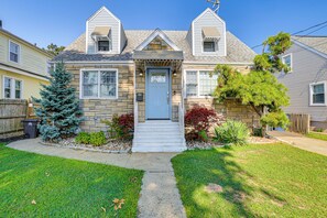 House (3 Bedrooms) | Interior - Near Yale & Lighthouse Point Beach: Home w/ Pool! (East Haven)