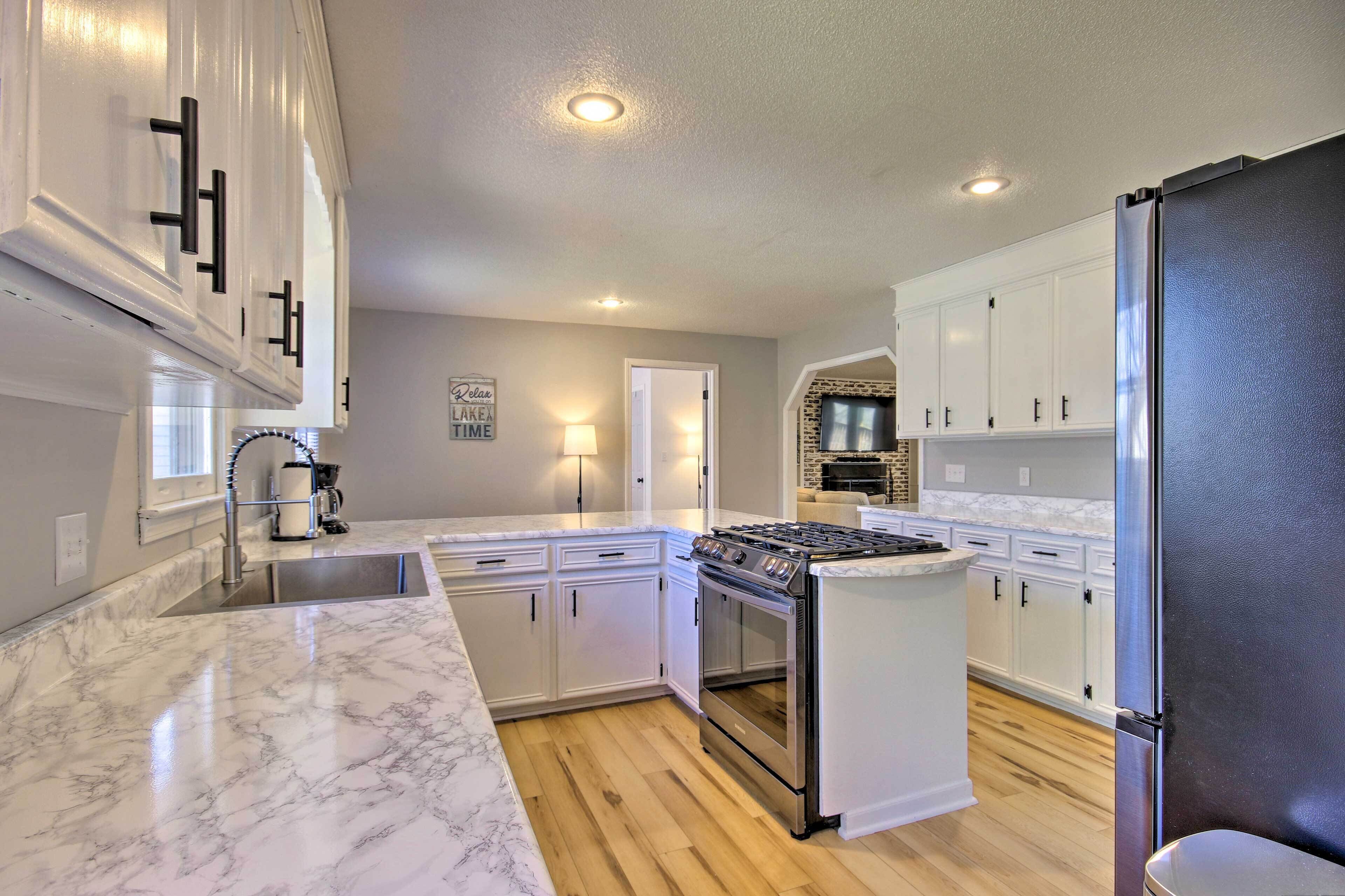 Pet-friendly Lakefront Retreat w/ Deck & Dock