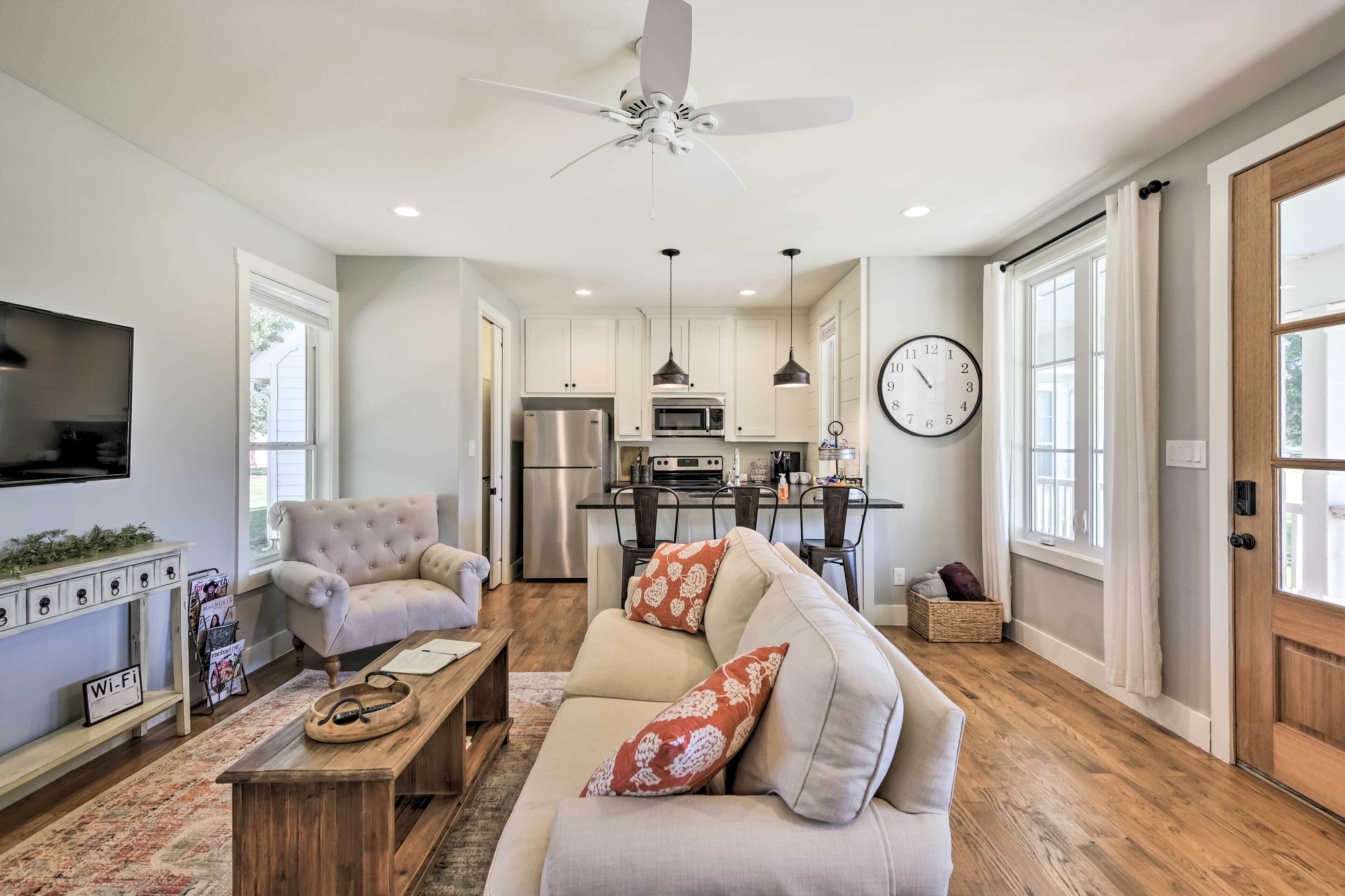Modern Farmhouse Cottage w/ Farmland Views!