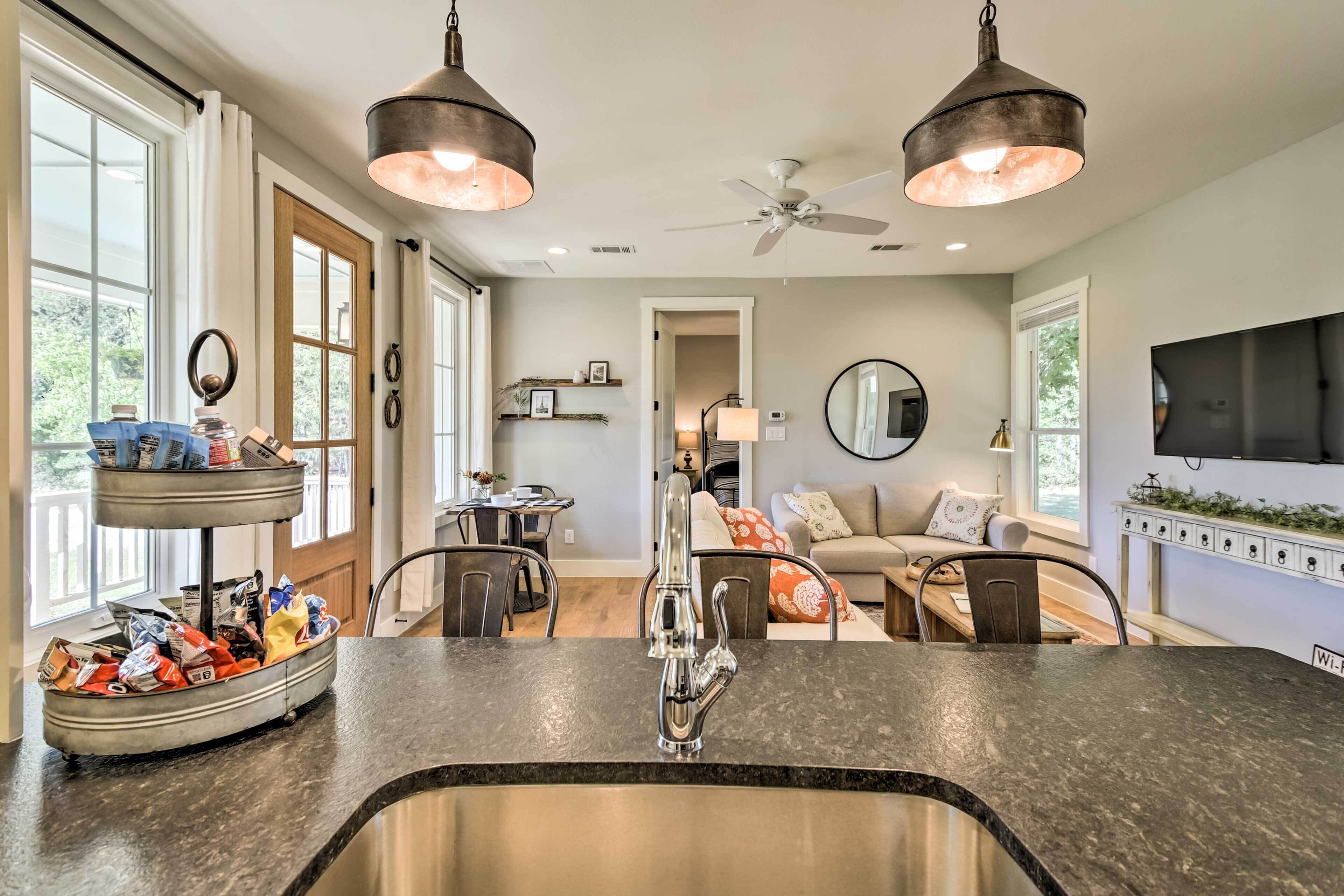 Modern Farmhouse Cottage w/ Farmland Views!