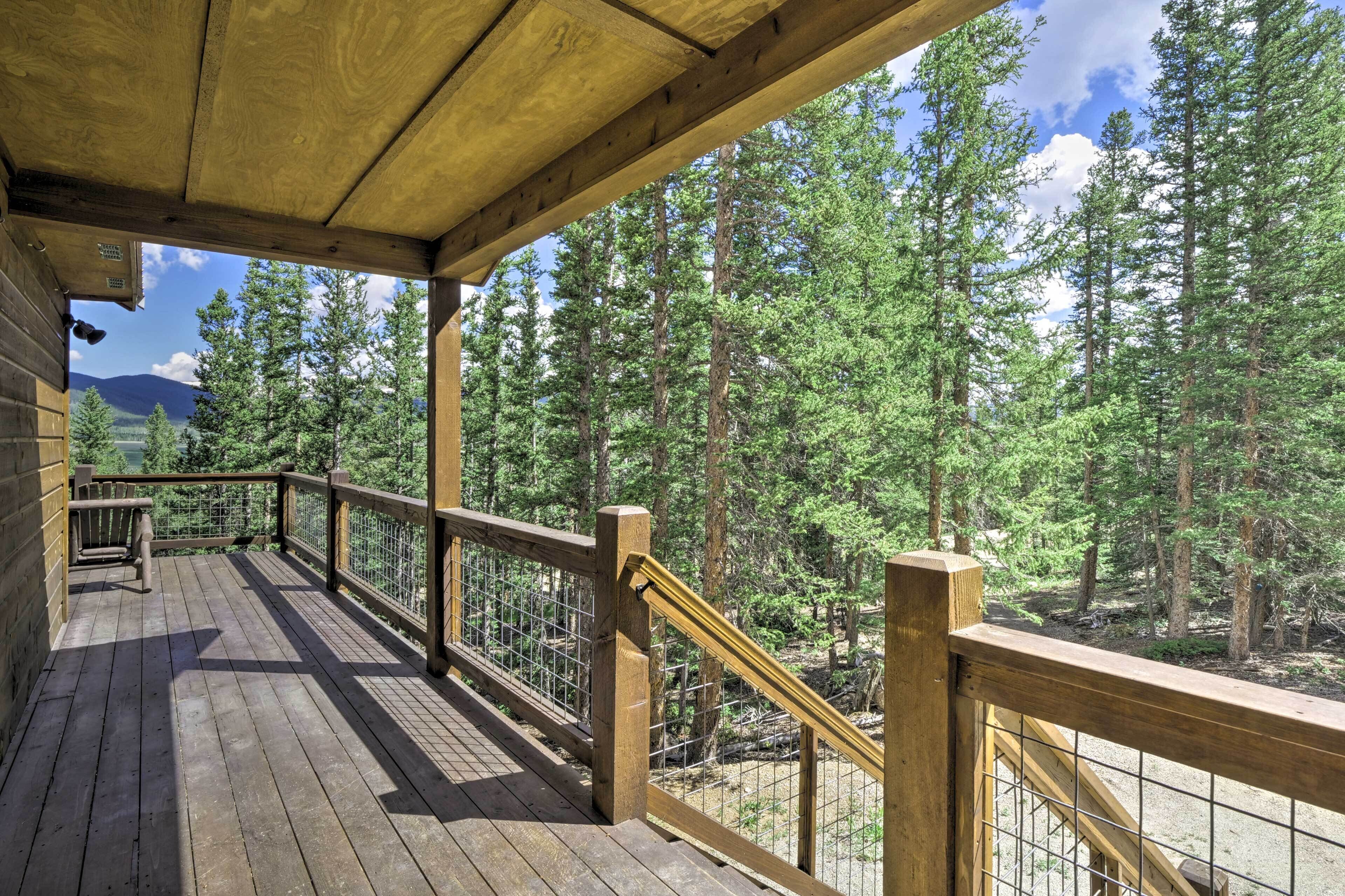 Spacious Cabin w/ Views & Deck Near Jefferson Lake