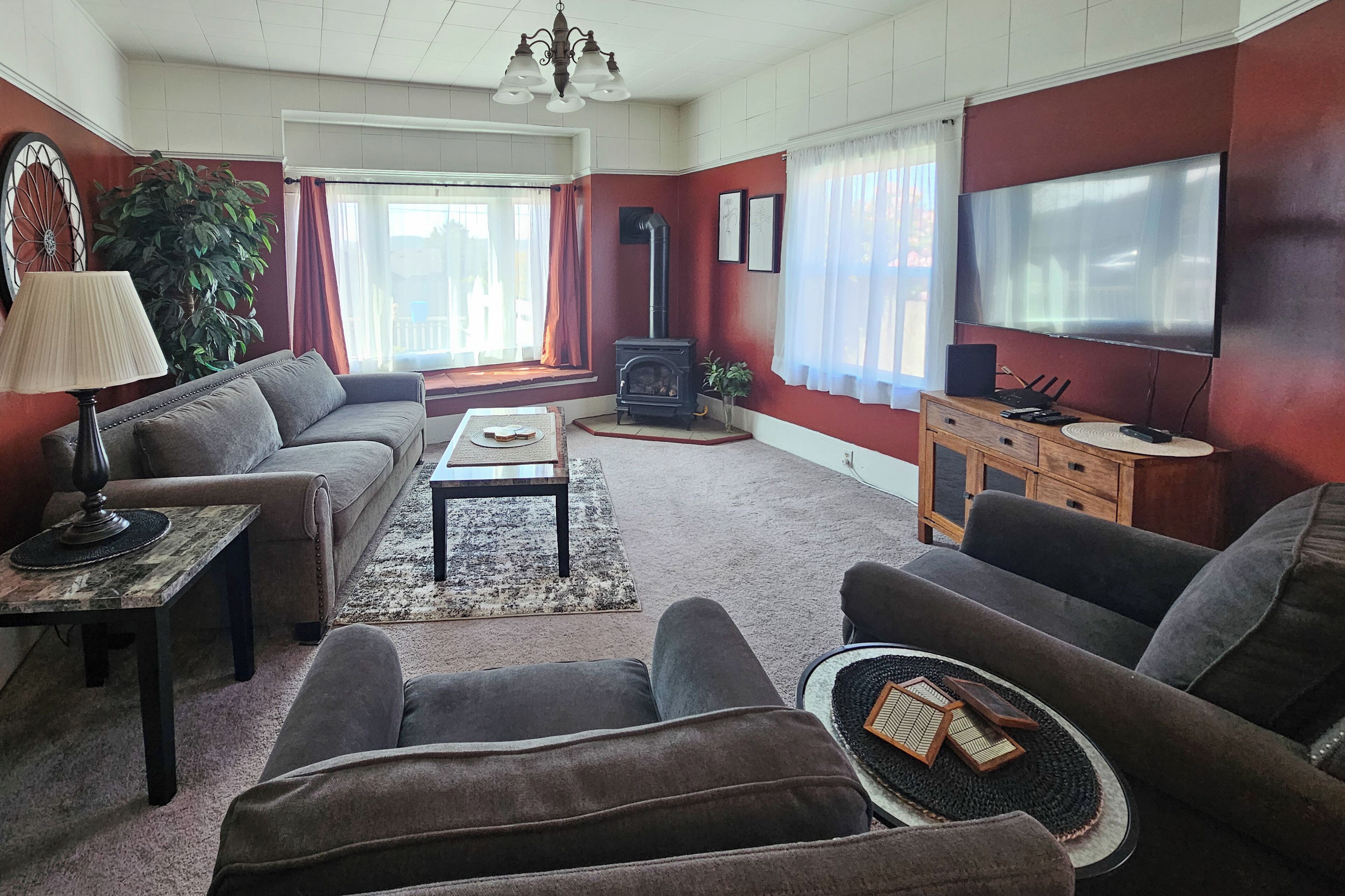 House (4 Bedrooms) | Front of property