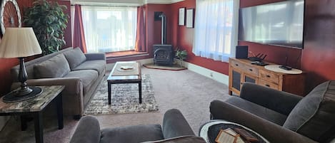 House (4 Bedrooms) | Front of property