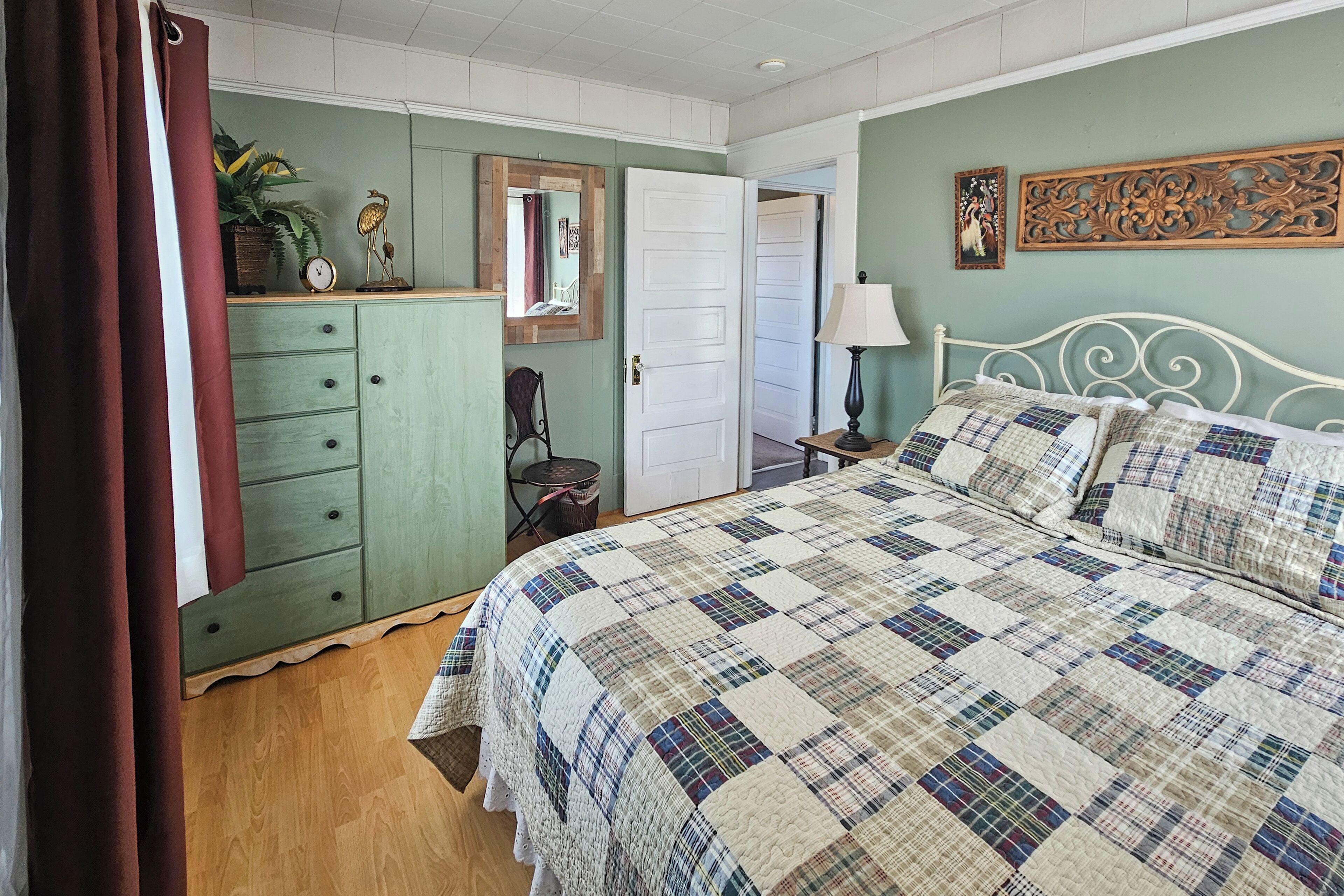 House (4 Bedrooms) | Interior