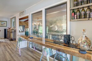 House (3 Bedrooms) | Interior - Spacious Waterfront Retreat Near Uw-green Bay (Green Bay)