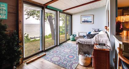Spacious Waterfront Retreat Near Uw-green Bay