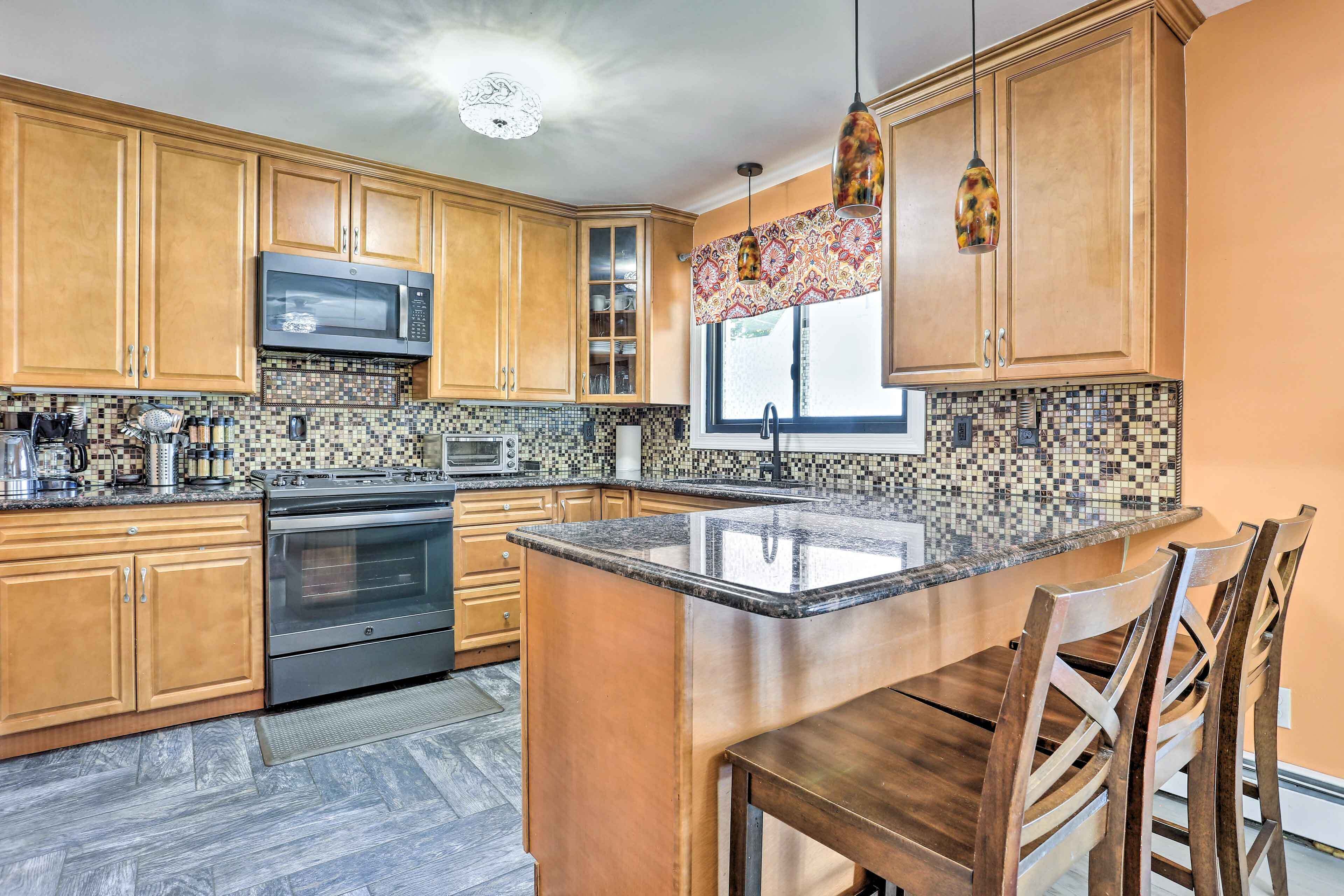 House (3 Bedrooms) | Private kitchen | Microwave, oven, stovetop, dishwasher