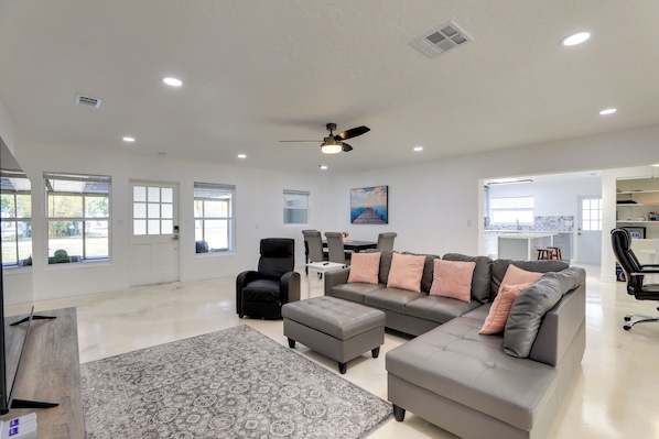 House (3 Bedrooms) | Interior