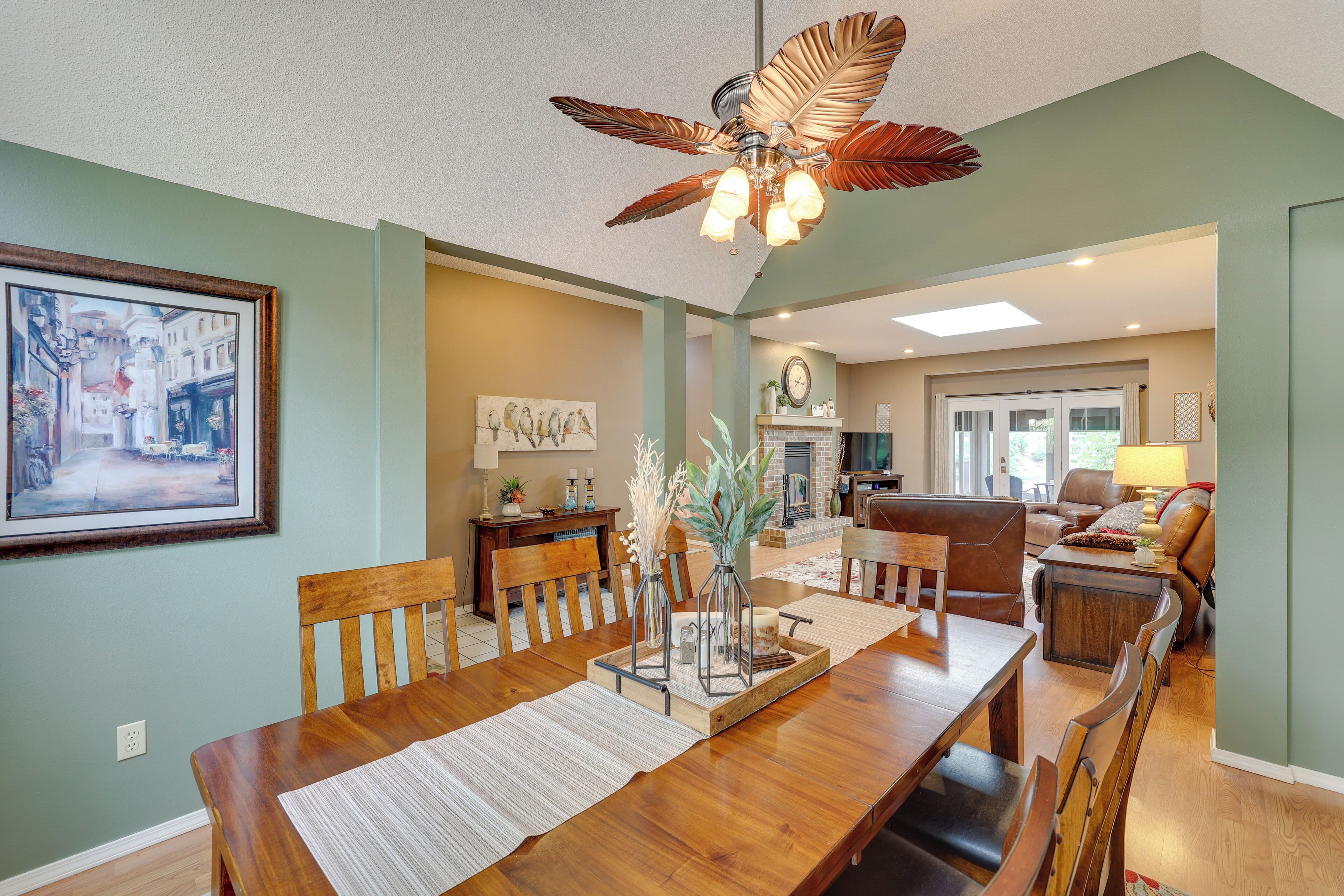 Bella Vista Home w/ Kayaks & Deck on Loch Lomond!