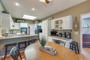 House (3 Bedrooms) | Interior - Bella Vista Home w/ Kayaks & Deck on Loch Lomond! (Bella Vista)