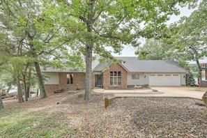 House (3 Bedrooms) | Interior - Bella Vista Home w/ Kayaks & Deck on Loch Lomond! (Bella Vista)