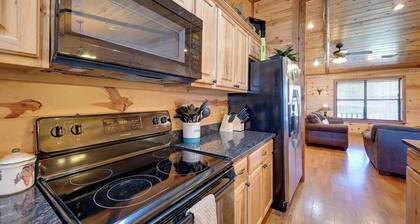 Broken Bow Cabin w/ Hot Tub & Covered Deck!