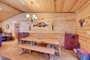House (3 Bedrooms) | Interior
